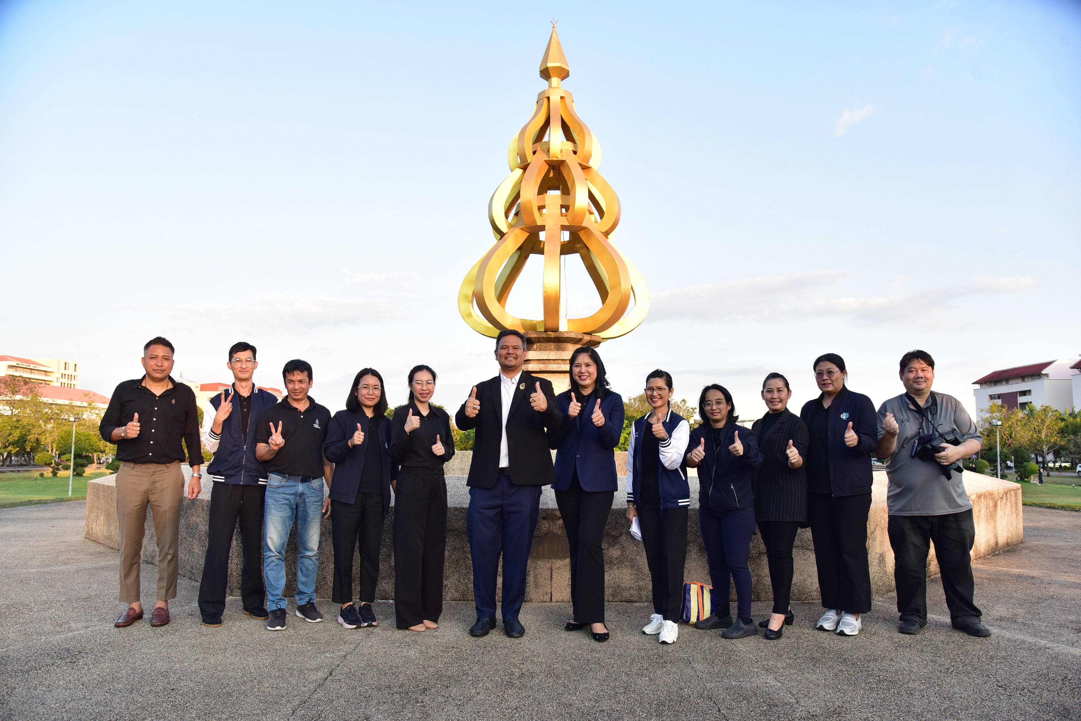 แปรธงชาติไทยผืนใหญ่ที่สุด ส่งพลังใจถึงรั้วของชาติ