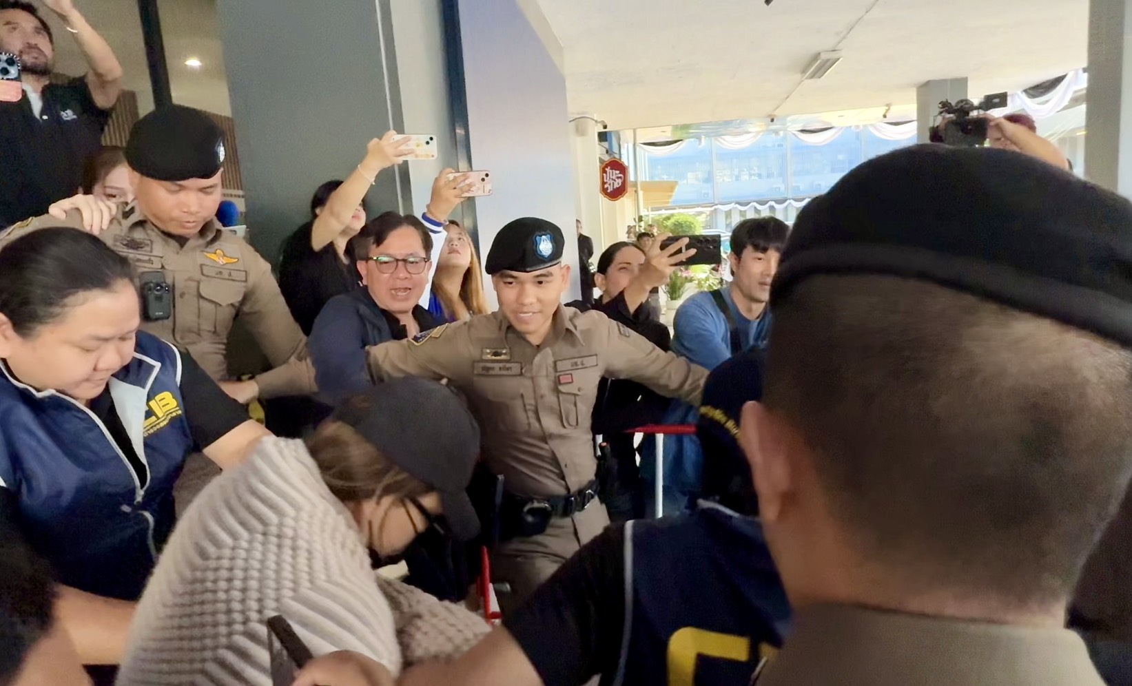 ตำรวจนัด “เวย์ ไทเทเนียม” ให้ปากคำขยายผลคดี - 'นานา' ยังปฏิเสธ
