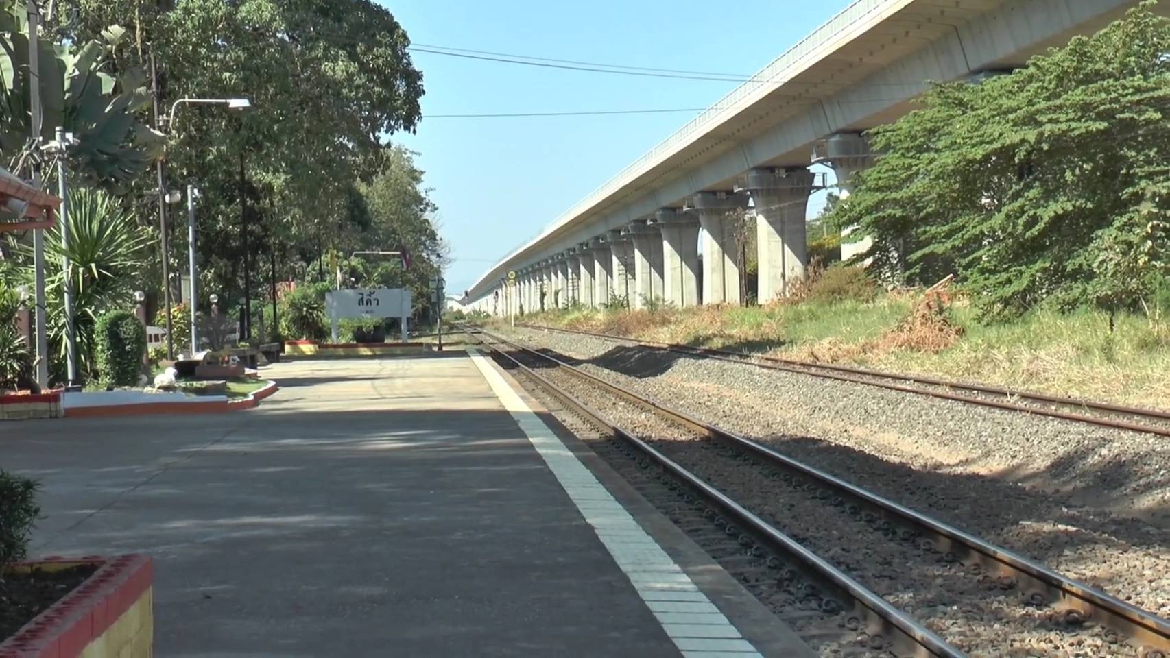 รฟท.เปิดเดินรถไฟสายอีสาน 'จุดสีคิ้ว' วันแรก หลังซ่อมรางเปลี่ยนเหล็กใหม่ 20 เมตร