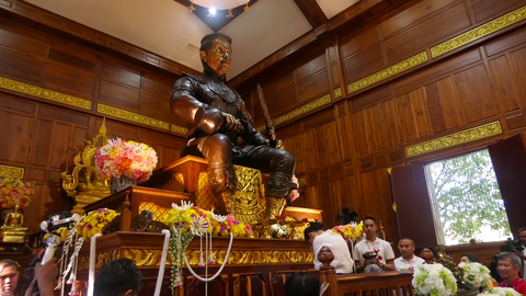 เปิดพระตำหนักประกาศอิสรภาพ สร้างรูปเหมือนหล่อทองเหลืองรมดำ