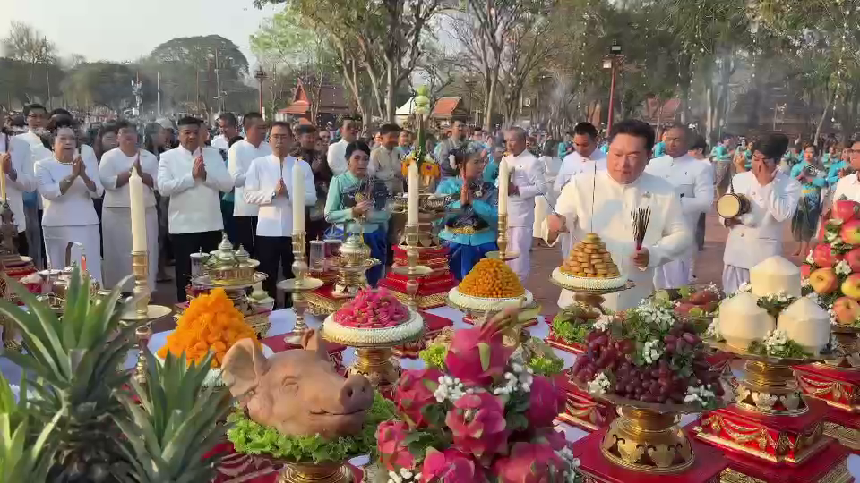 นับจำนวนนางรำแล้วอึ้ง! พิธีบวงสรวงสิ่งศักดิ์สิทธิ์และรำถวายสมเด็จพระเจ้าอู่ทอง