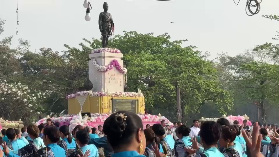 นับจำนวนนางรำแล้วอึ้ง! พิธีบวงสรวงสิ่งศักดิ์สิทธิ์และรำถวายสมเด็จพระเจ้าอู่ทอง