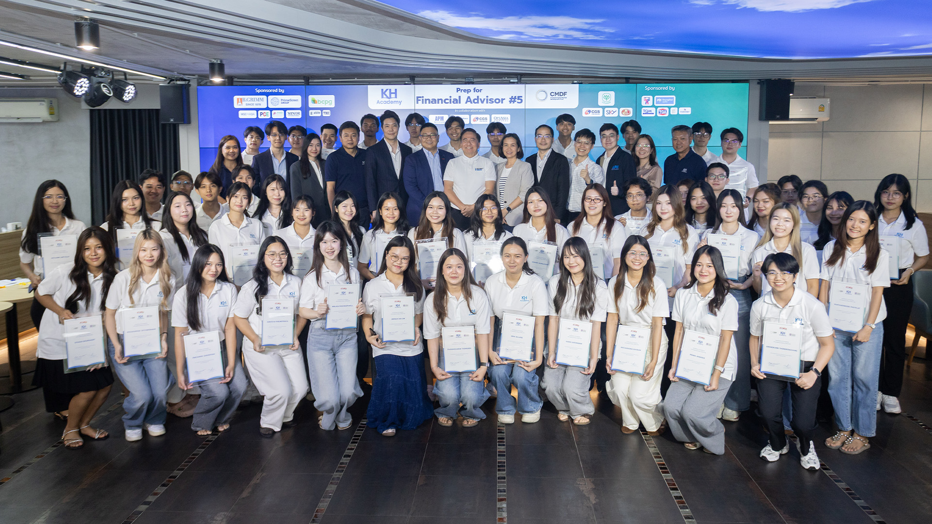 มอบทุนการศึกษา 50,000 บาท แก่ทีมผู้ชนะกิจกรรมเวิร์กชอปนำเสนอแผนการลงทุน