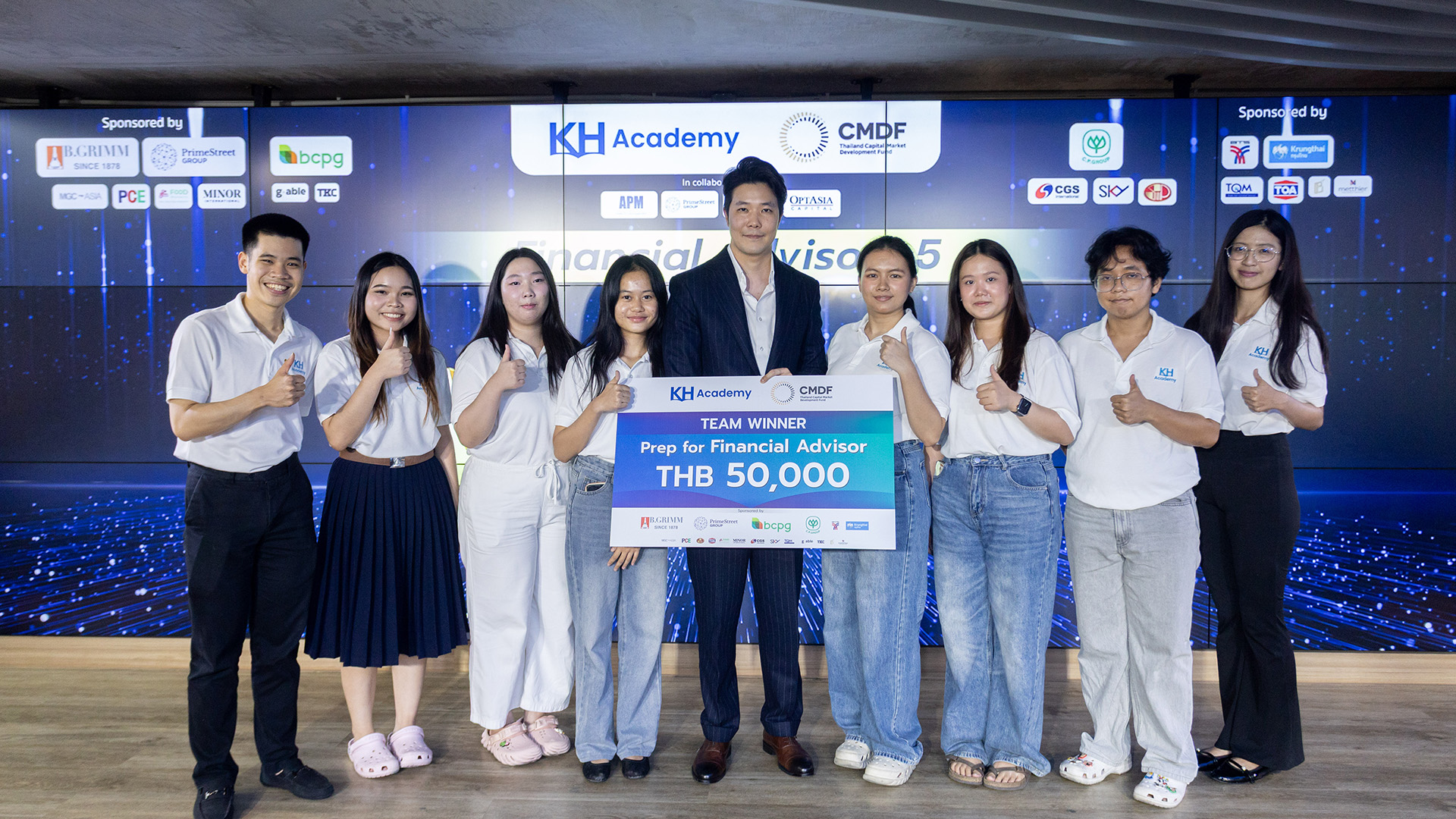 มอบทุนการศึกษา 50,000 บาท แก่ทีมผู้ชนะกิจกรรมเวิร์กชอปนำเสนอแผนการลงทุน
