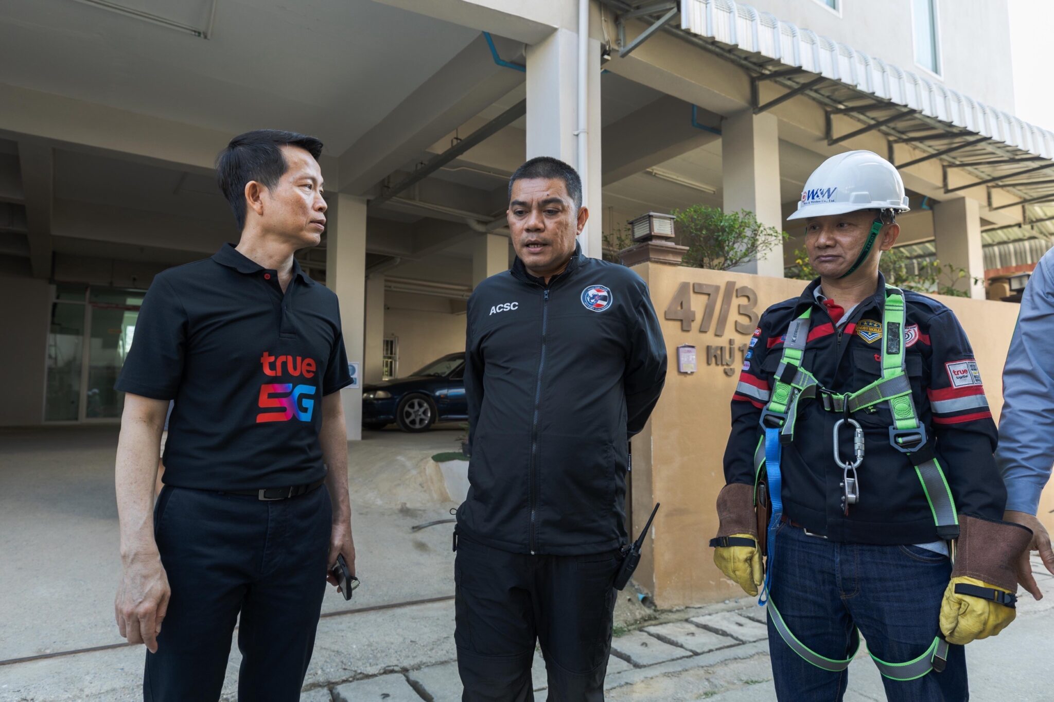 ทรูร่วมตำรวจ บก.ปอท. และ กสทช. บุกตรวจอาคารต้องสงสัย อ.แม่สาย ตัดอุปกรณ์ส่งเน็ตข้ามแดน