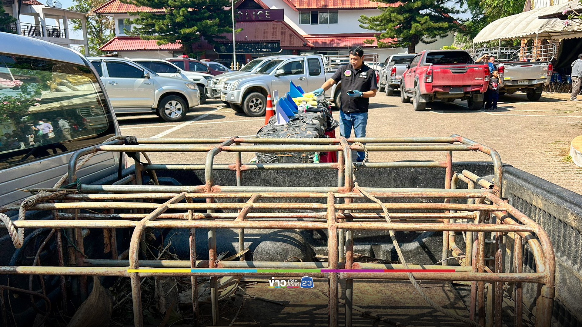 สกัดจับรถขนยาบ้า 5 ล้านเม็ด ชายแดนแม่ฟ้าหลวง ใช้กรงหมูปกปิด คนขับหนีไปได้