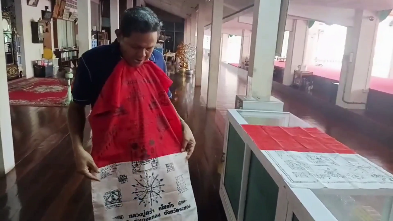 เกษตรกรแห่เช่า "ผ้ายันต์พัดโบก" ผูกยอดทุเรียน