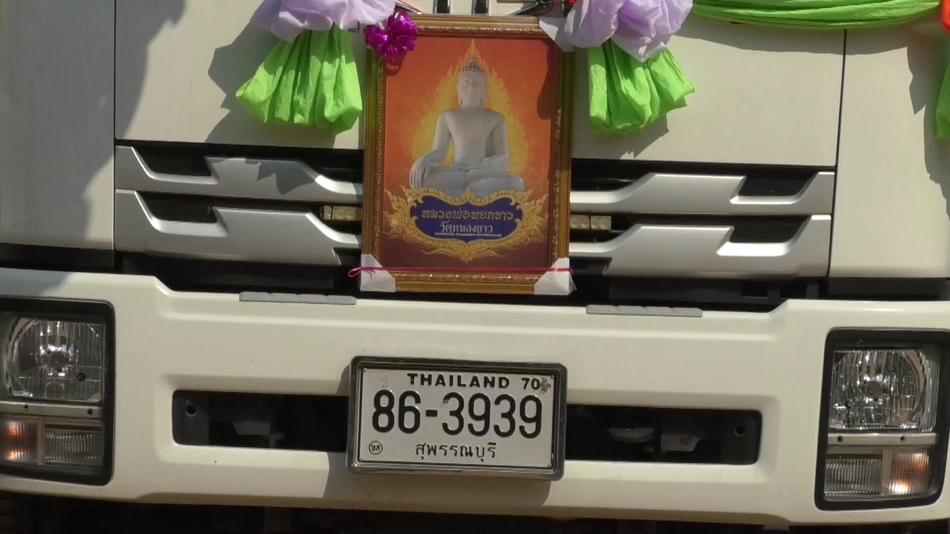อัญเชิญพระประธาน ชาวบ้านลุ้นเลขเสี่ยงโชค