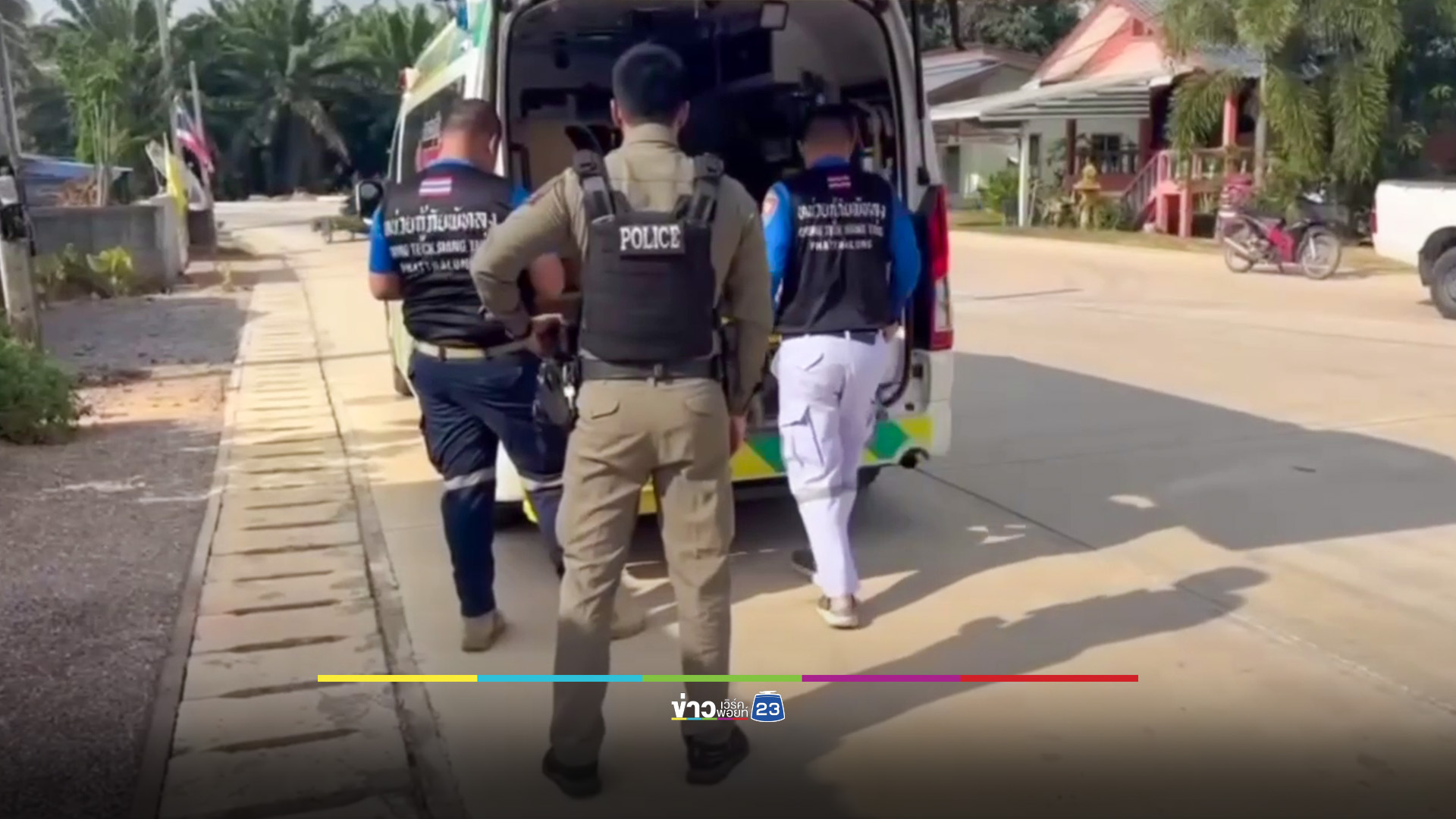 ระทึก! หนุ่มจิตเวช คลั่งแทงตำรวจ ขณะบุกช่วยนำส่งโรงพยาบาล