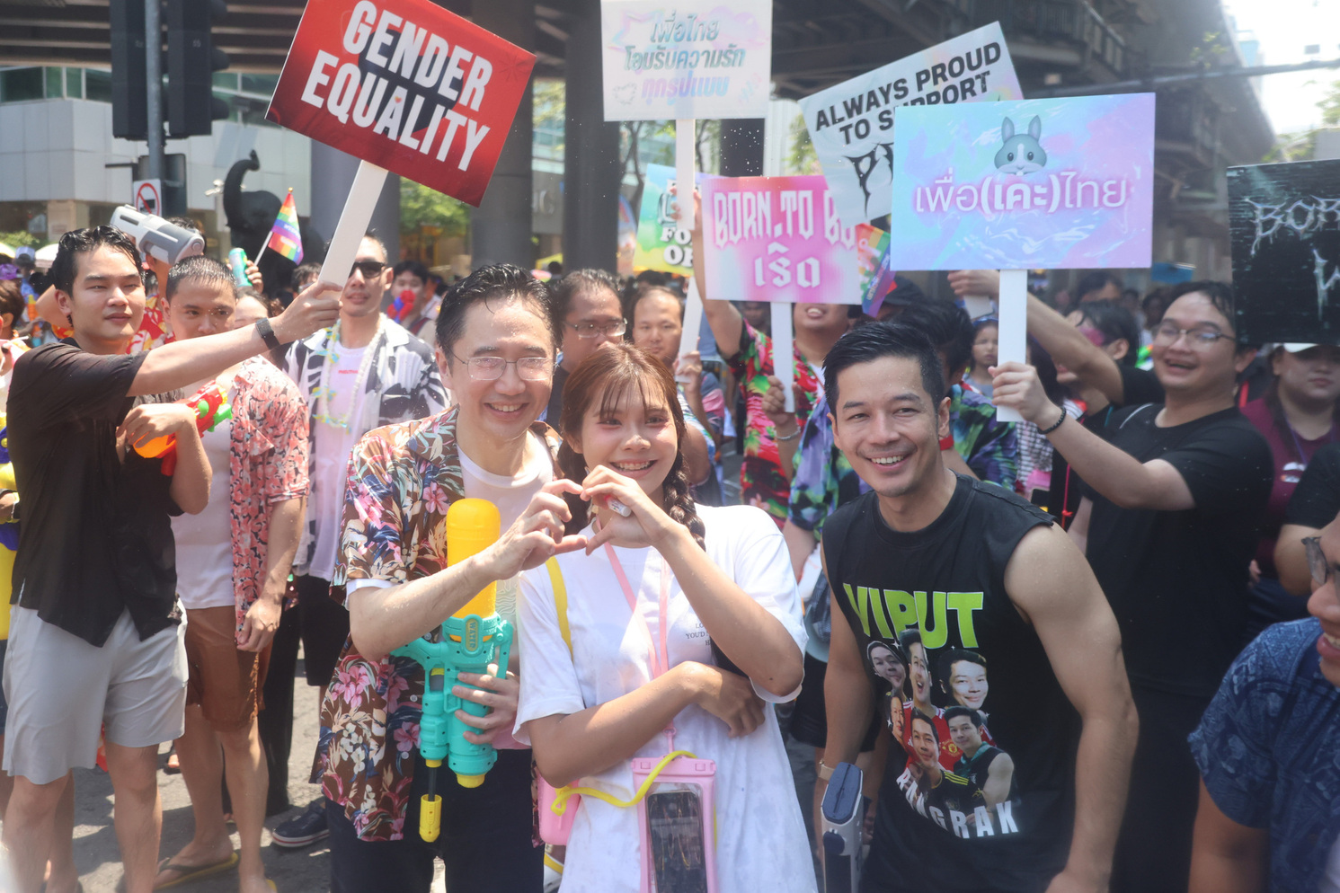 คึกคักวันสุดท้ายสงกรานต์สีลม 'ยศชนัน' จ่อชู Soft Power ดันท่องเที่ยวแม้เจอวิกฤตพลังงาน