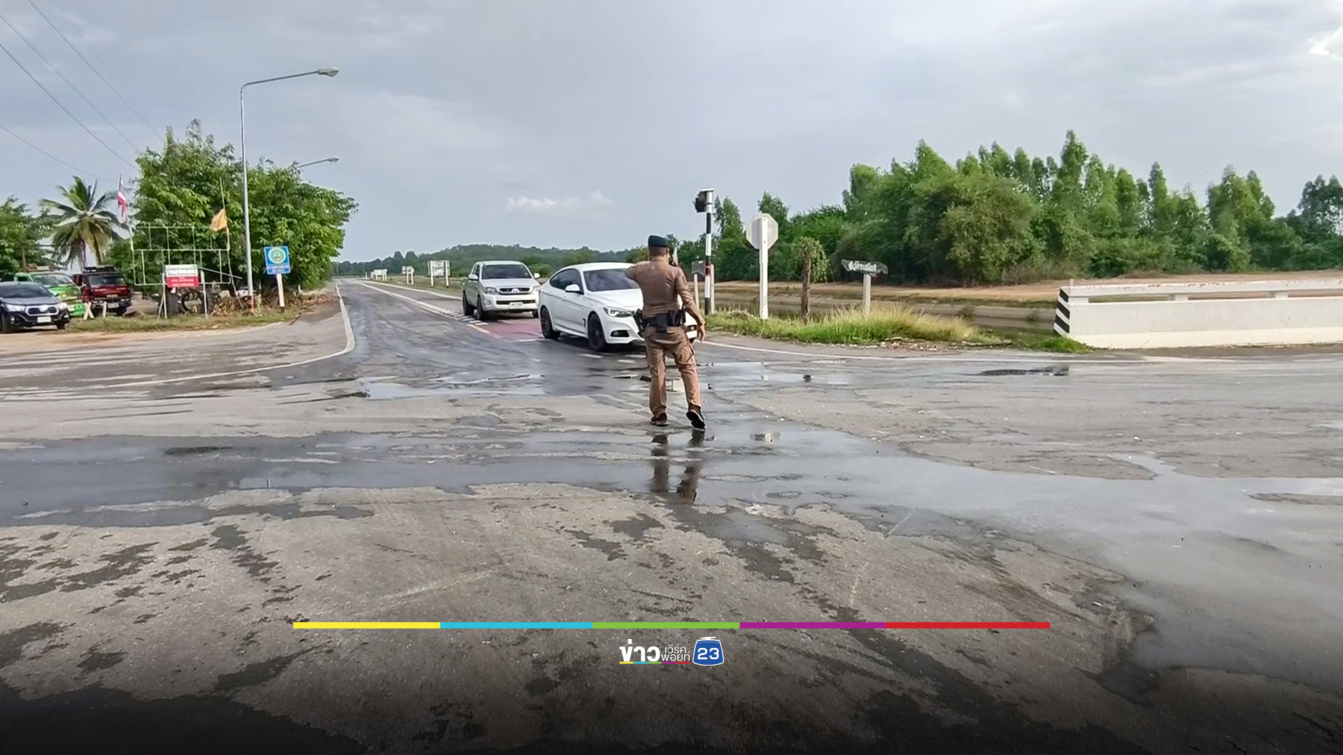 กระบะขนวัวชนกระบะอีกคัน ดับ 1 เจ็บ 3 ชาวบ้านวอนติดไฟแดงแก้อุบัติเหตุ