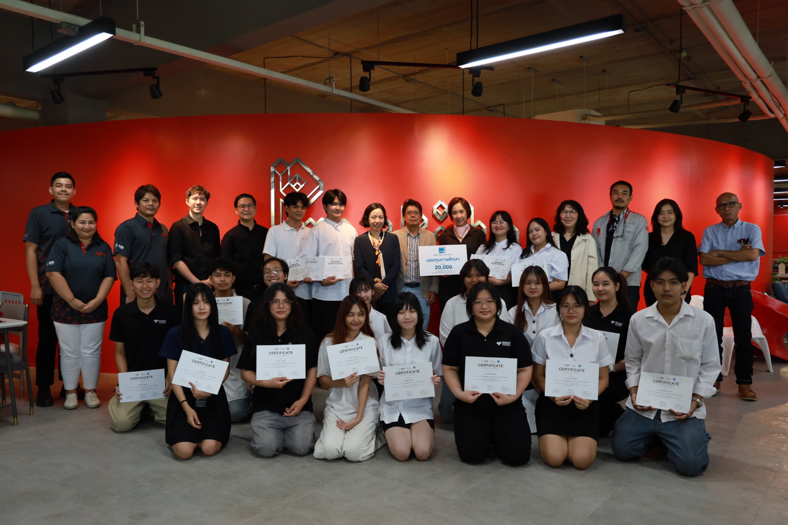 ม.กรุงเทพจัดประกวดเฟอร์นิเจอร์! ลุยโจทย์จริงธุรกิจเฮลท์แคร์
