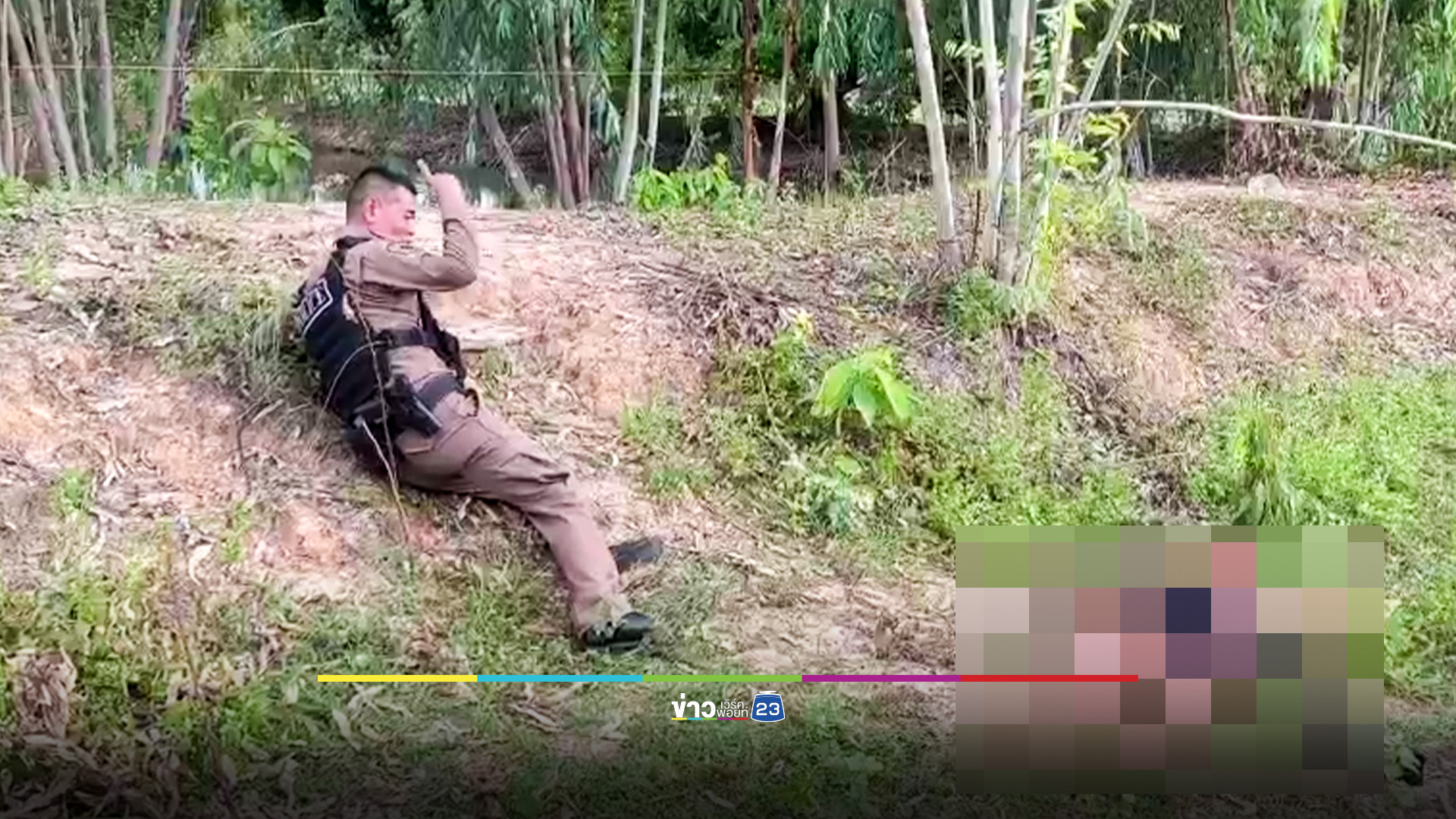 ชายคลั่งควงมีดไล่ฟันตำรวจ โดนยิงสวน 2 นัดดับคาที่
