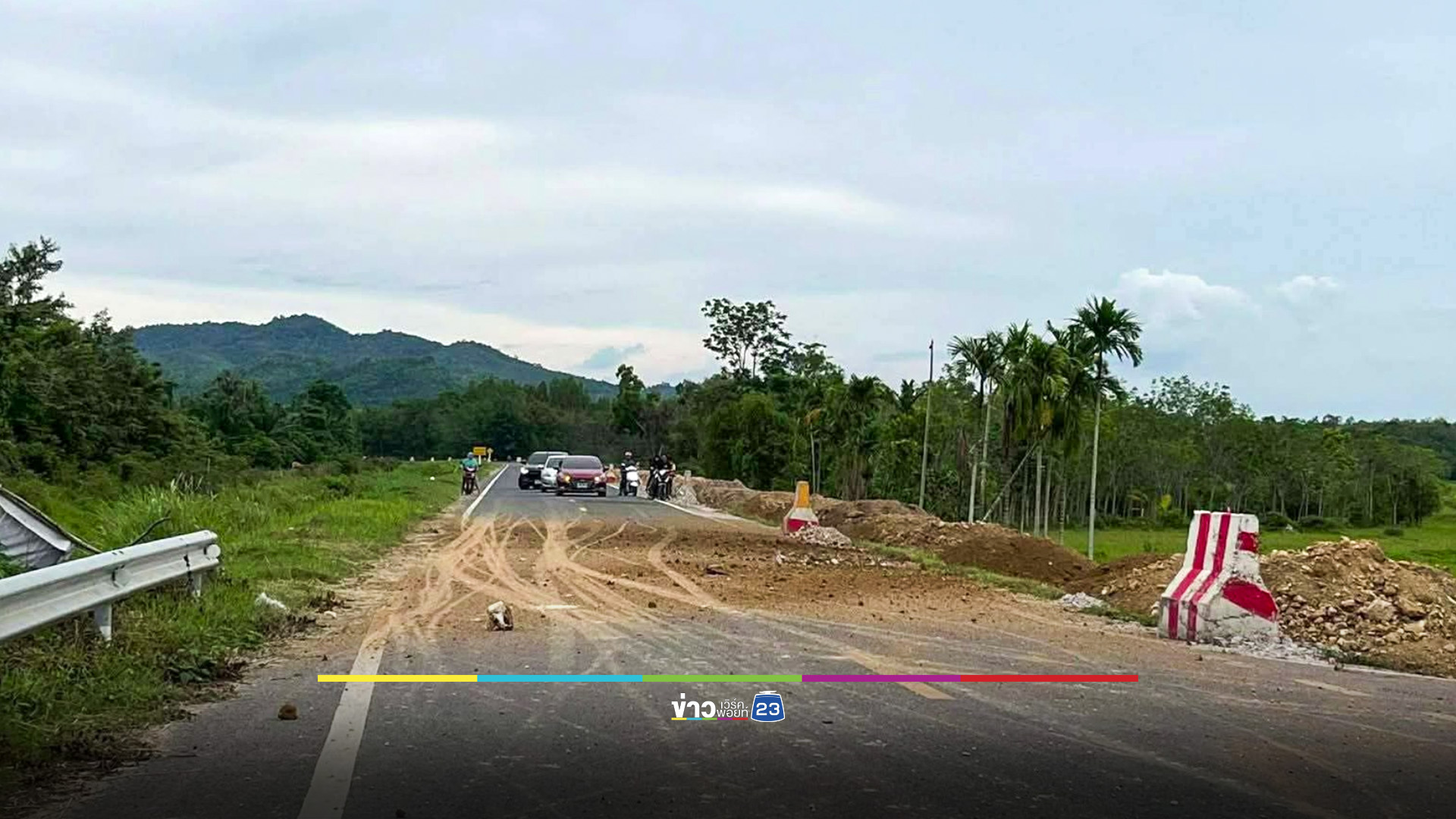 คนร้ายลอบวางระเบิด ขบวนรถนายอำเภอมายอ