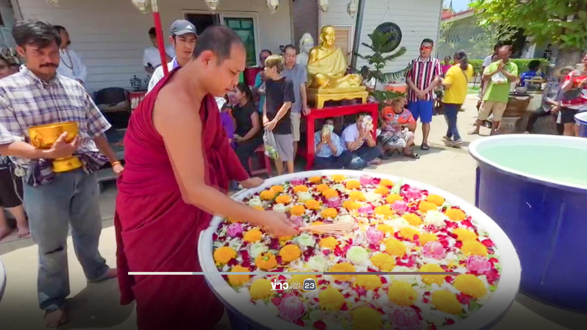เขย่าเซียมซียักษ์ ขอโชคขุนช้างมหาเศรษฐี วัดพระลอย