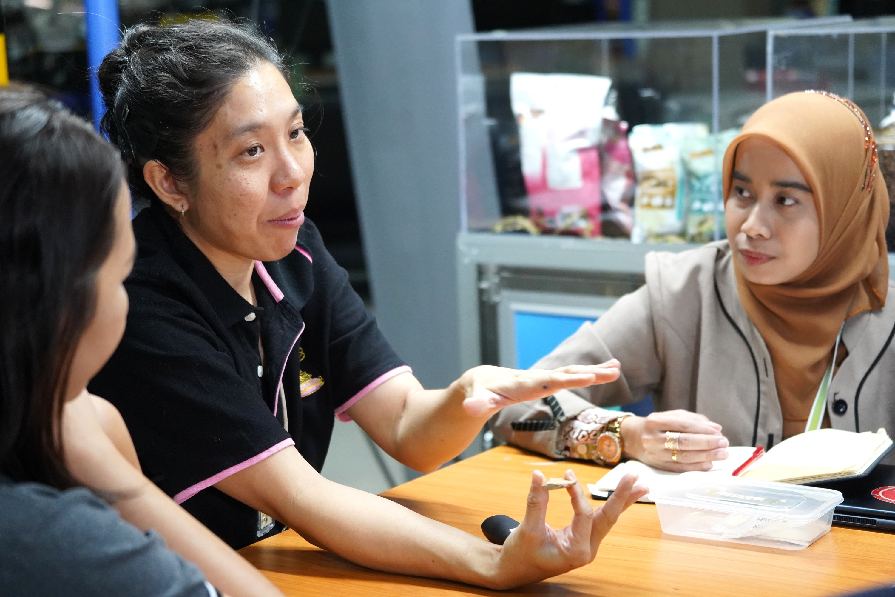 ซินโครตรอนไทยแกะรอยชิ้นส่วนภาชนะดินเผาโบราณ อายุ 16,000 ปี