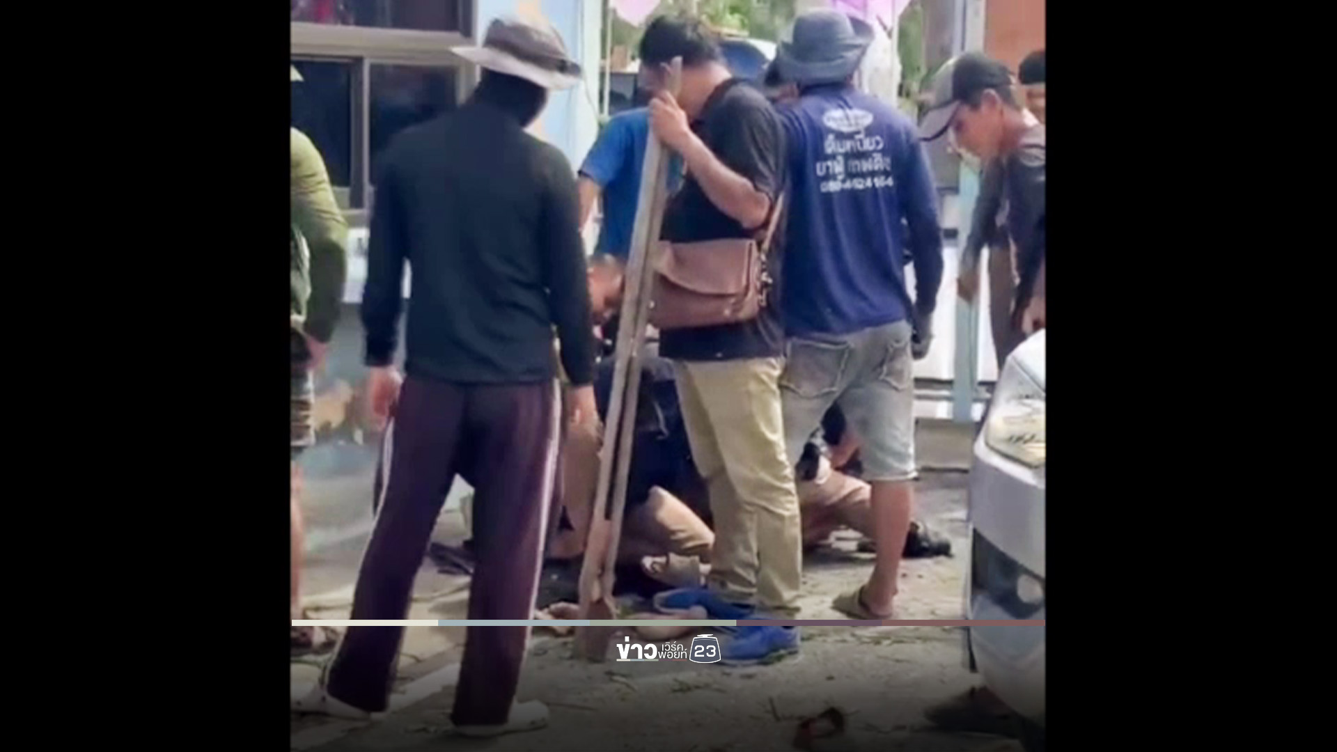 ชาย 53 เมาเหล้า คลั่งไล่ฟันคนงานใน อบต.มารวิชัย
