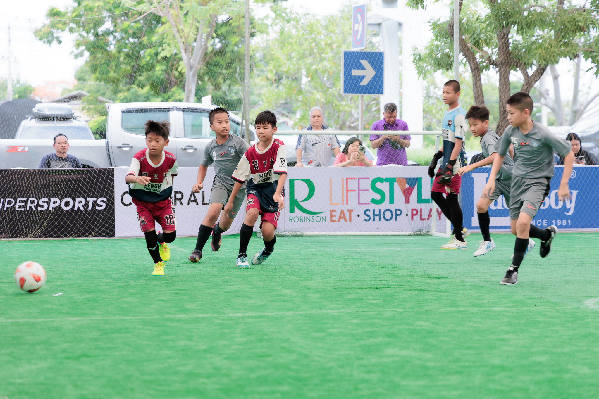 บอลโลกฟีเวอร์! โรบินสันไลฟ์สไตล์ จัดทัวร์นาเมนต์เยาวชน – ฟุตบอลคลินิก
