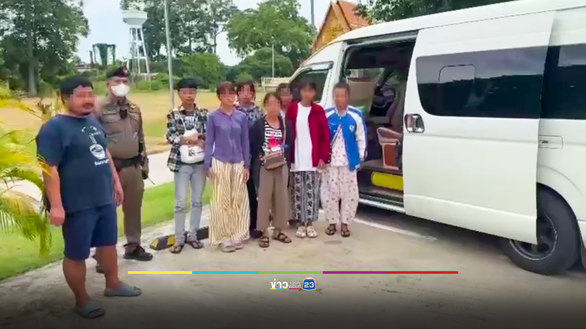 จับรถตู้ขนแรงงานเถื่อน สภาพอิดโรย ตำรวจเลี้ยงข้าวก่อนส่งดำเนินคดี