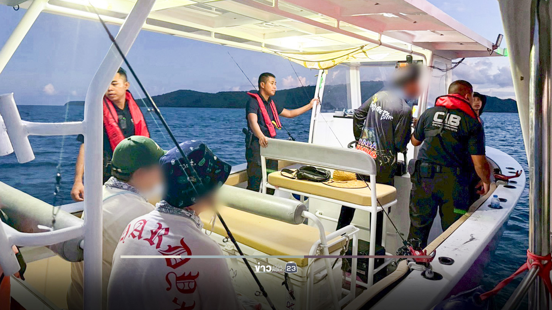 ตำรวจน้ำภูเก็ต รวบไต๋เรือทัวร์ตกปลา ยึด "Starlink" เถื่อนกลางทะเล