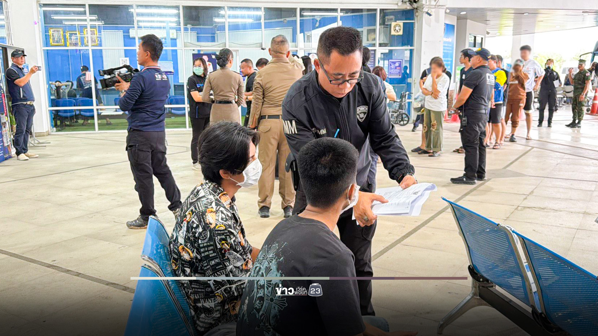 ลาวส่งกลับ 24 คนไทย เอี่ยวแก๊งคอลเซ็นเตอร์ พบมีหมายจับคดีฉ้อโกงออนไลน์