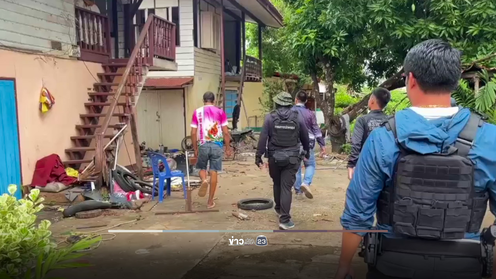 ค้นกุฏิวัด ผงะขยะท่วมตัว เจอเด็กวัดหลบในลังไม้ สารภาพเสพยา
