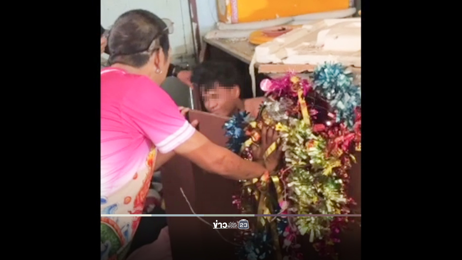 ค้นกุฏิวัด ผงะขยะท่วมตัว เจอเด็กวัดหลบในลังไม้ สารภาพเสพยา
