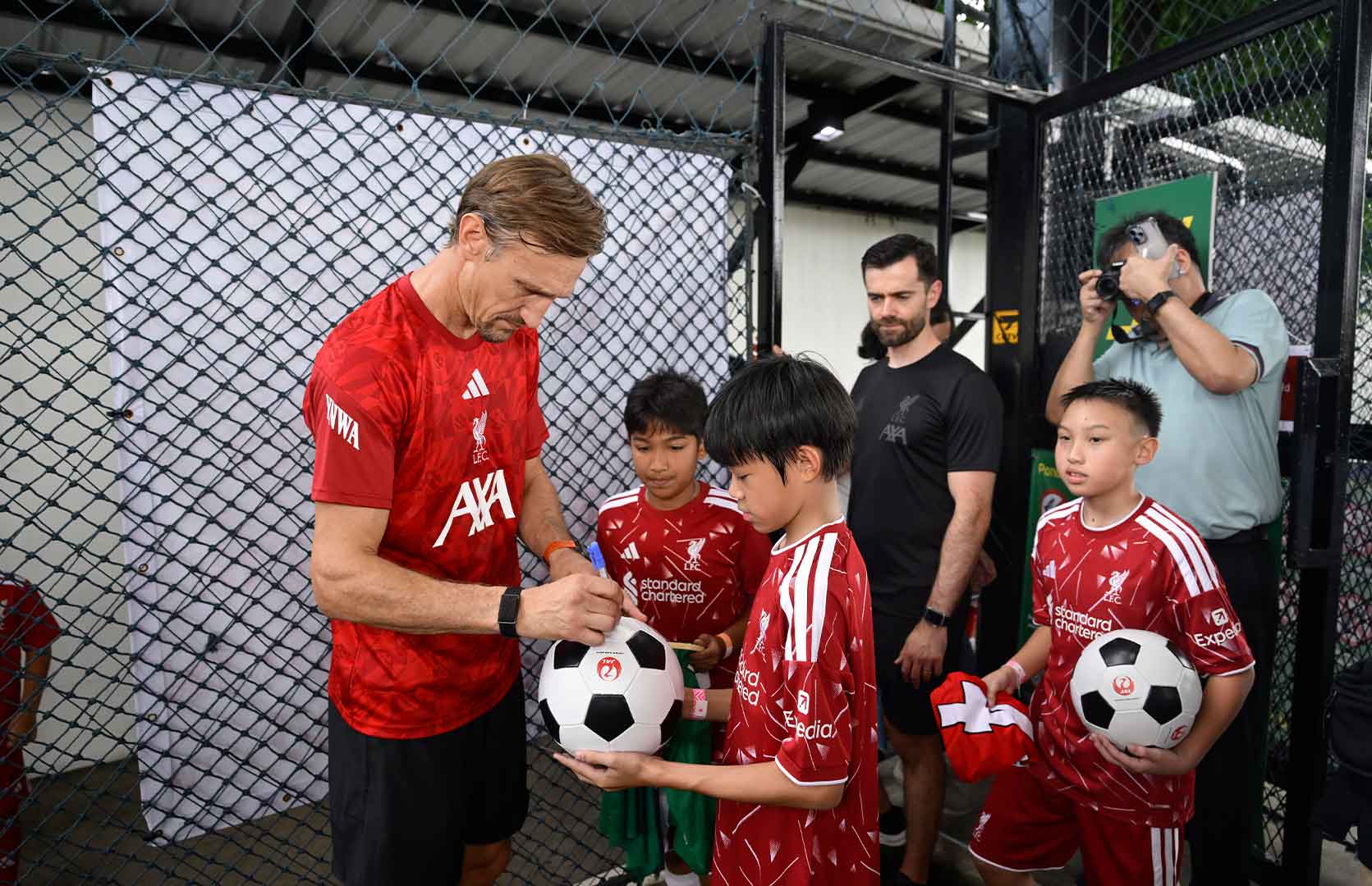ฝันที่เป็นจริง! เด็กไทย 32 คน กระทบไหล่ตำนานลิเวอร์พูล ฝึกทักษะ "The Liverpool Way"