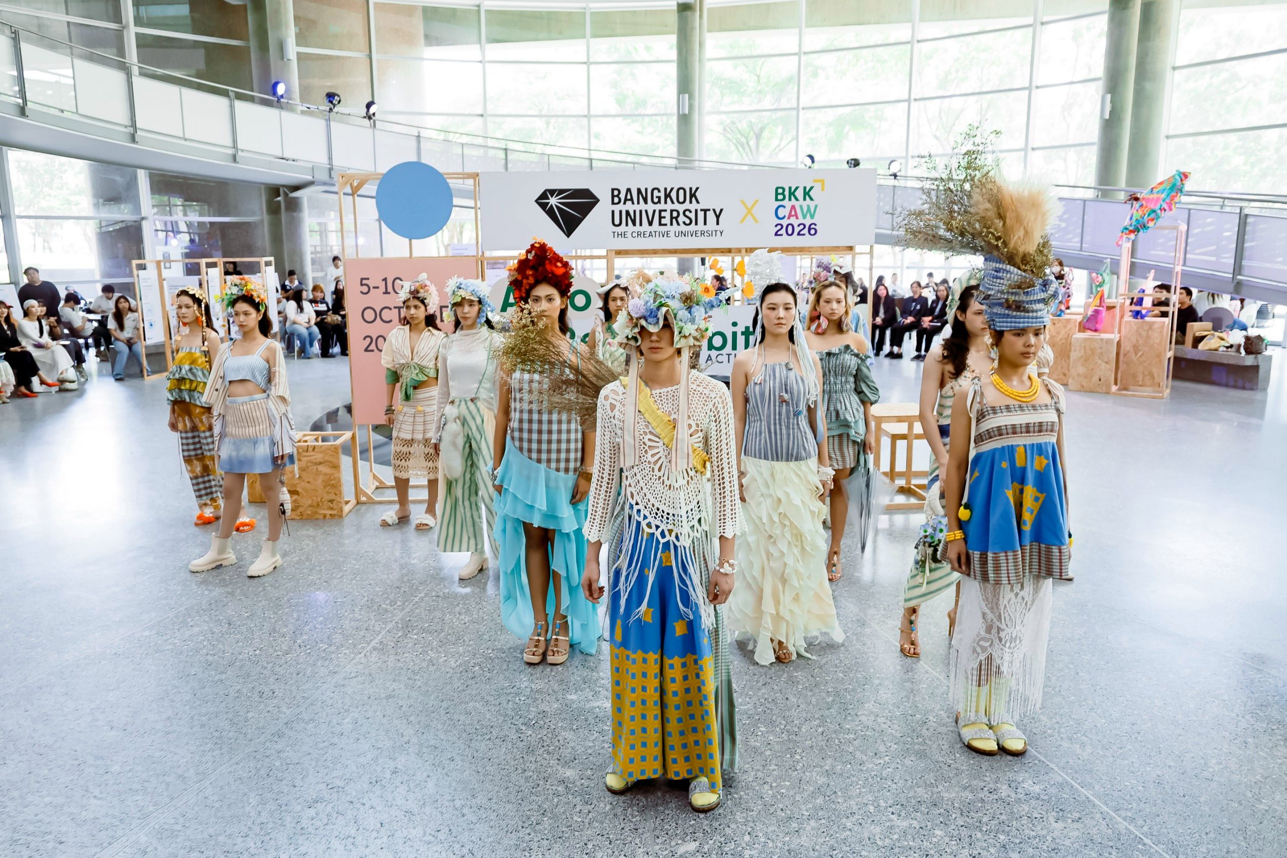 แฟชั่นโชว์ THREAD  SHIFT Reweaving Heritage, Shifting the Future