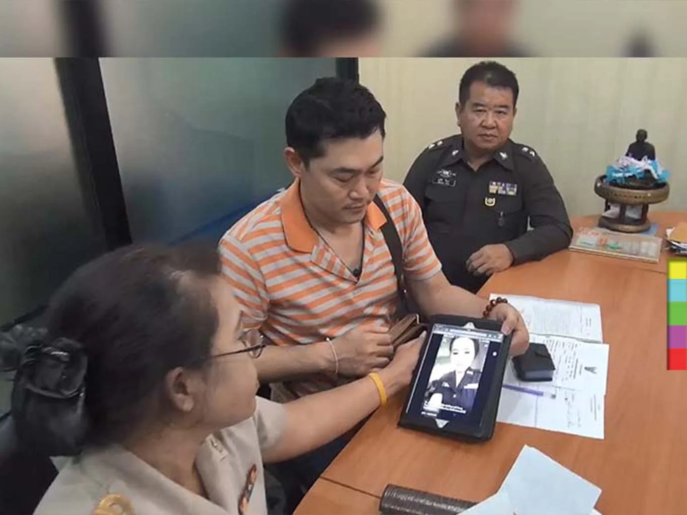 หนุ่มโร่แจ้งความ ! ถูกสาวแสบแต่งชุดทหารติดยศร้อยตรี ตุ๋นยืมเงินเชิดรถหนี