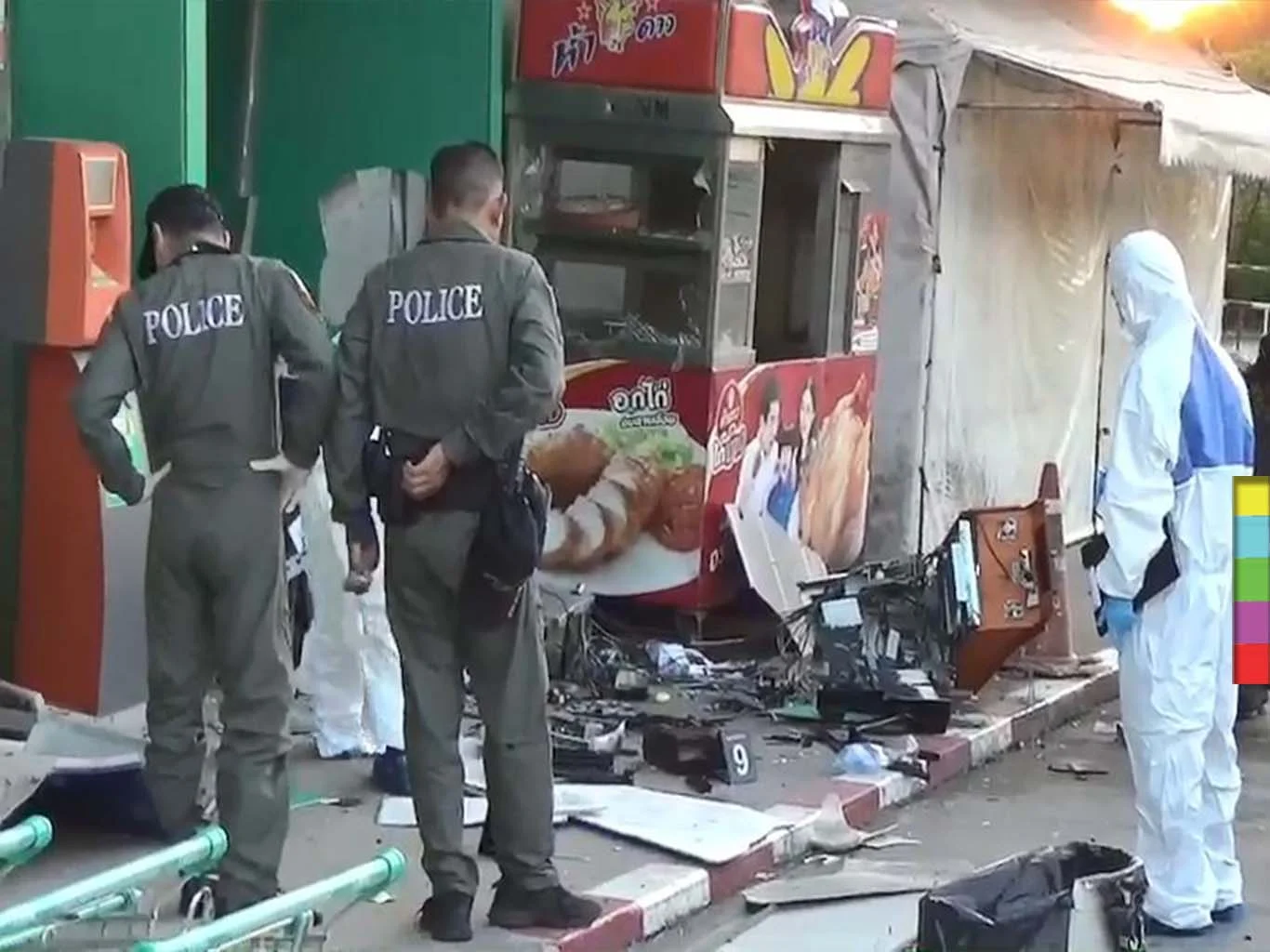 คนร้ายระเบิดตู้ ATM ห้างดังพังยับ ก่อนลากกล่องใส่เงิน หลบหนีลอยนวล