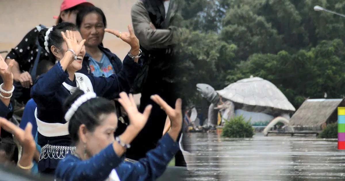 พลังศรัทธา ! ชาวบ้านแห่รำแก้บน “พญาเต่างอย” ท่ามกลางน้ำท่วม