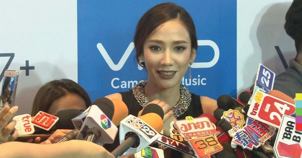 “อั้ม” เห่อไลฟ์เฟซบุ๊กกับแฟนคลับ แง้มเรื่องหัวใจคุย “ไฮโซฟลุค” แค่คนเดียว