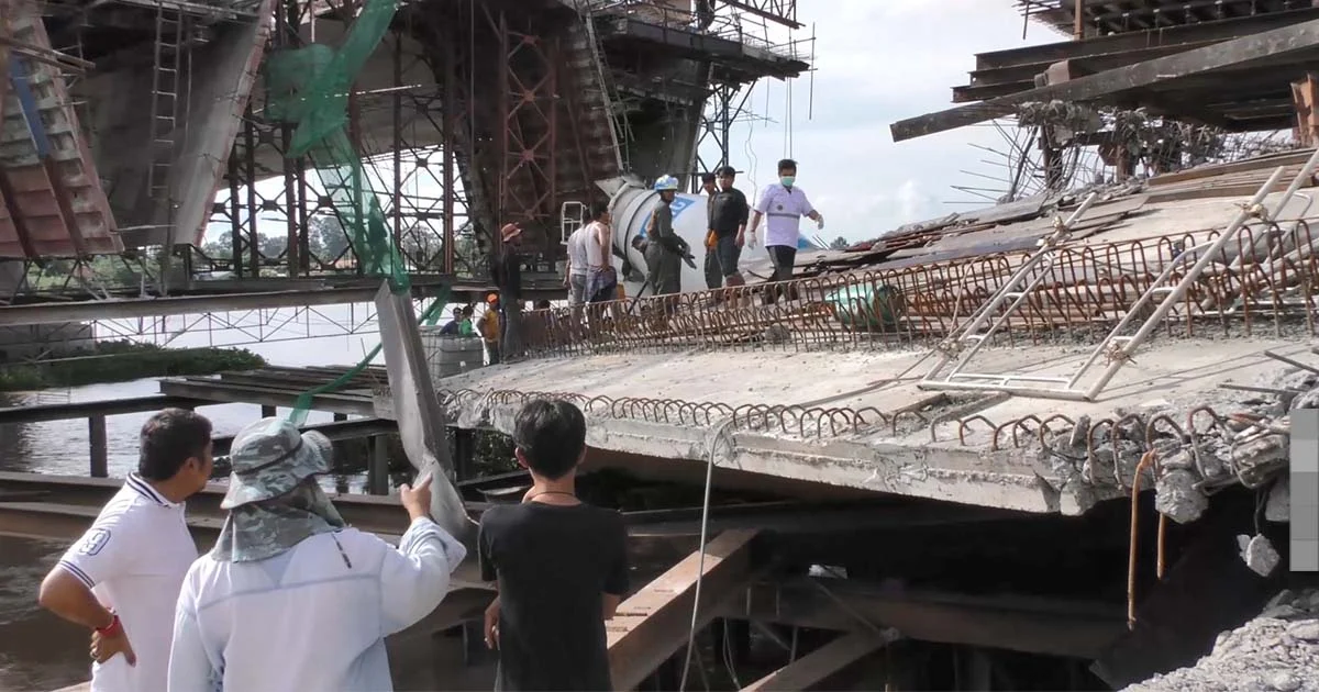 จ่อทุบปูนสะพานทรุดทิ้ง หลังถล่มทับคนงานสาหัส