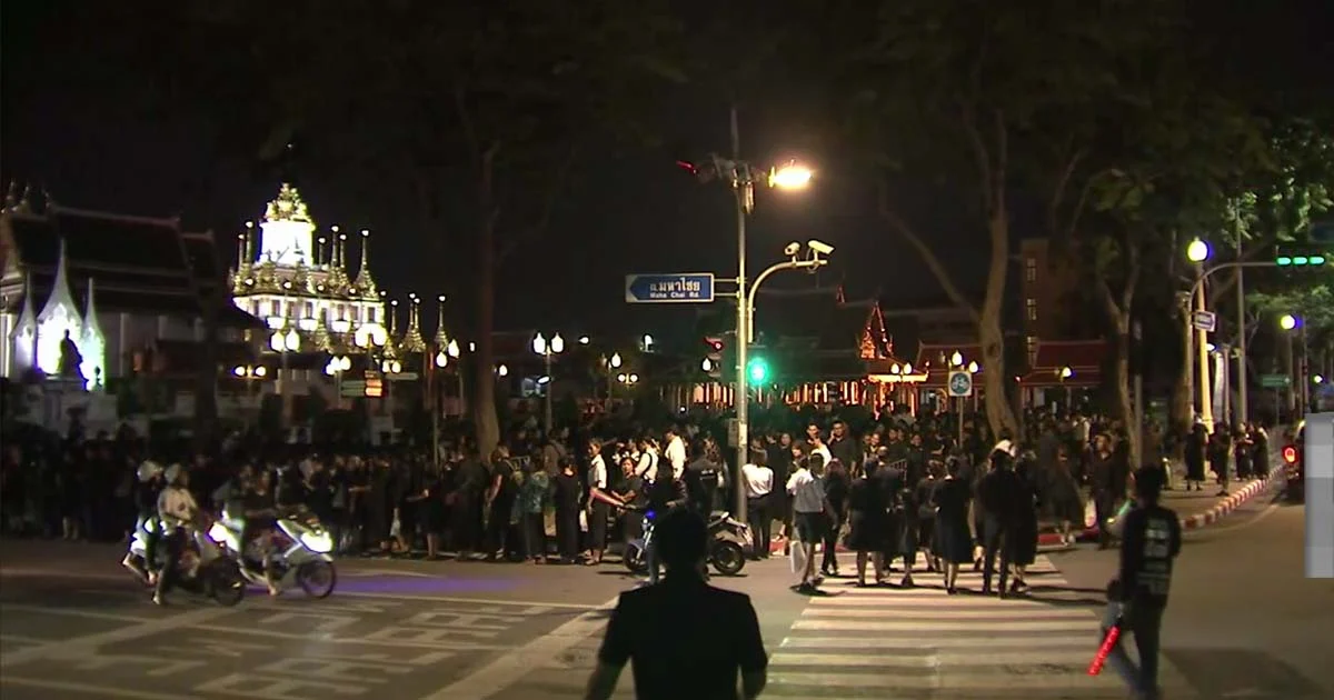 โอกาสสุดท้ายของชีวิต ! เที่ยงคืนวันนี้ปิดแถวกราบพระบรมศพ ในหลวง ร. 9