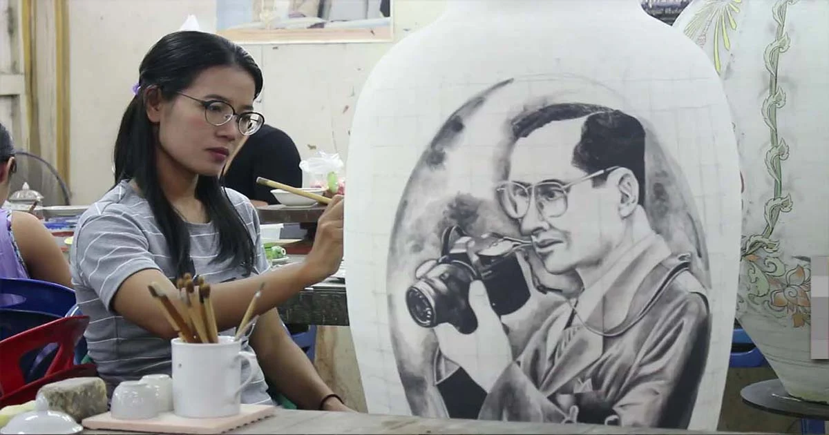 สุดงดงาม ! แจกันชุด “พระอัจฉริยภาพ” ประดับพระเมรุมาศจำลอง