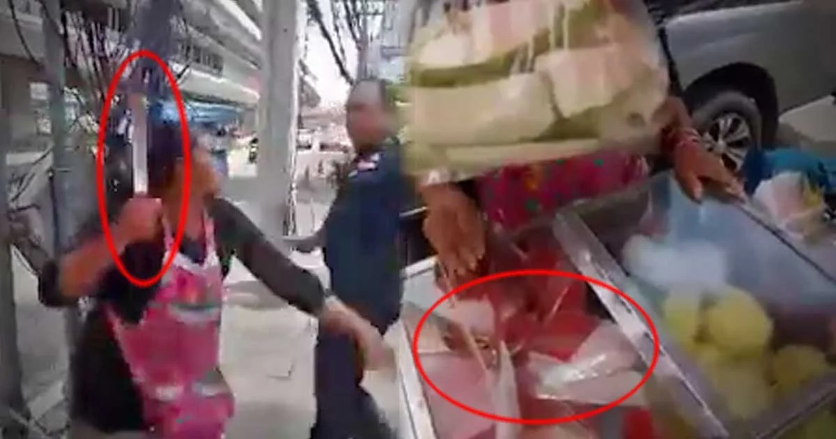 จัดหนัก ! แม่ค้าฉุนขาดหยิบมีดไล่ฟันเทศกิจ ปากระจกใส่ เย็บ 5 เข็ม