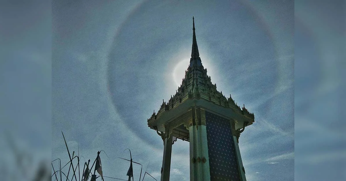 อัศจรรย์ ! พระอาทิตย์ทรงกลด เหนือพระเมรุมาศจำลองที่นครสวรรค์