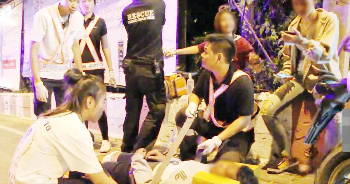 อาสาพัทยาไล่ถีบโจ๋ 17 ปี จนเสียหลักหลุดโค้งคว่ำ หวิดตกเขา