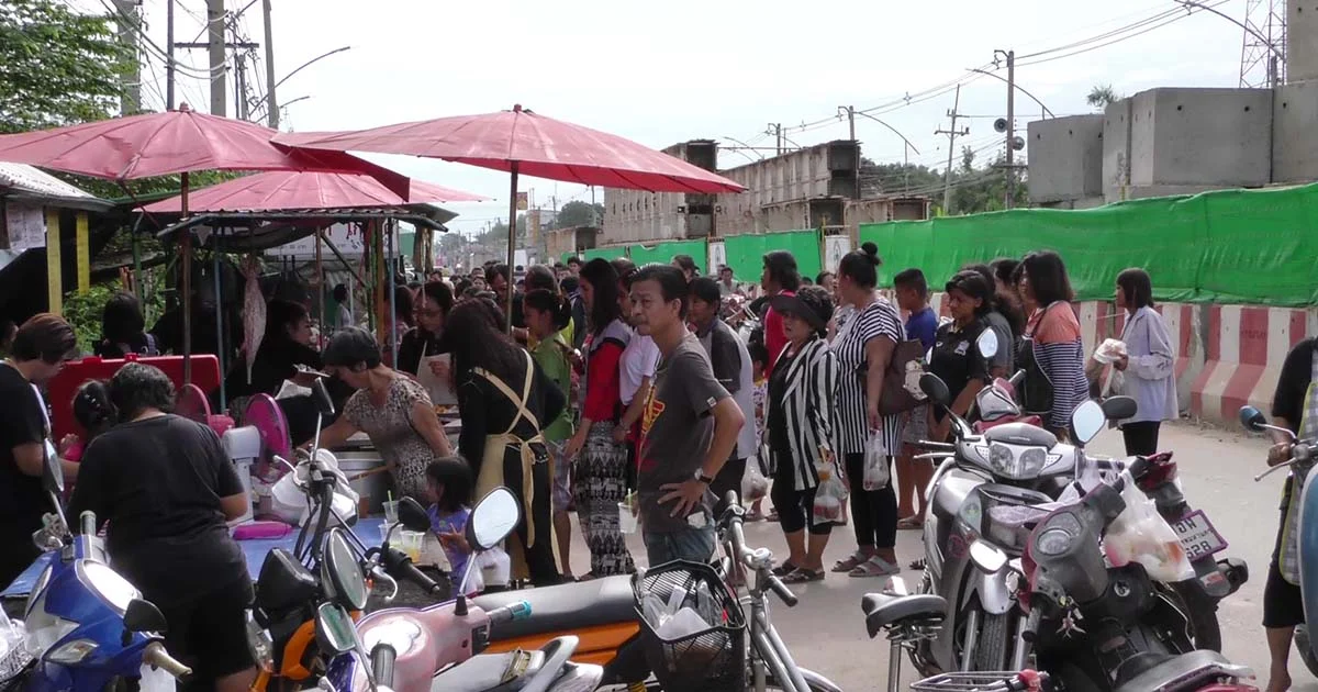 ร้านอาหารร่วมใจ ทำดีถวายพ่อเลี้ยงอาหารฟรี 999 ชุด