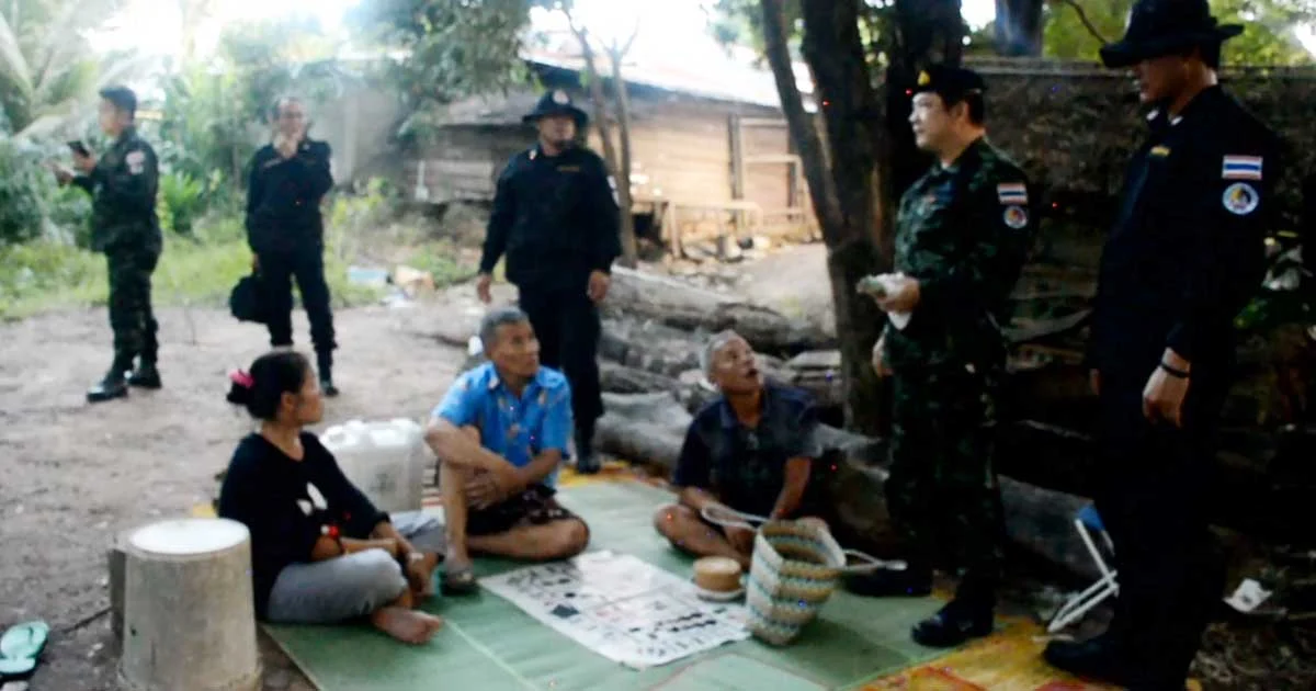 บุกจับวงไฮโลกลางหมู่บ้าน รวบได้ 3 นอกนั้นแตกกระเจิง