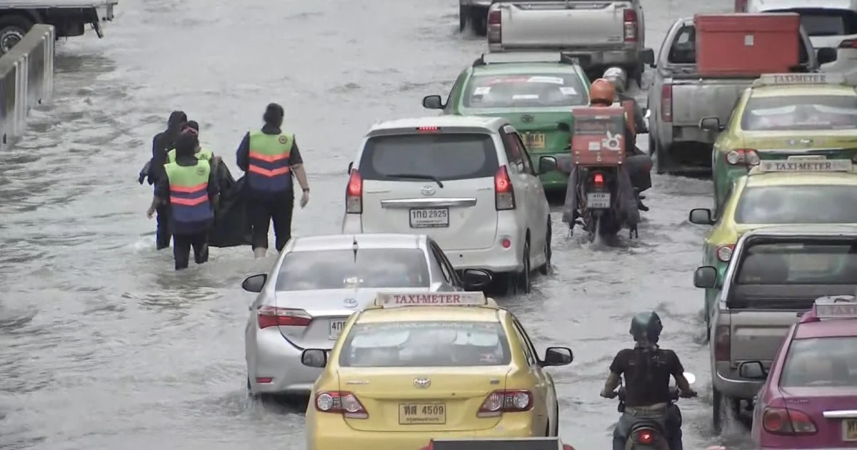 คปภ.เร่งจ่ายเคลมรถยนต์ถูกน้ำท่วมเสียหายจากฝนถล่ม กทม. กว่า 3 พันคัน
