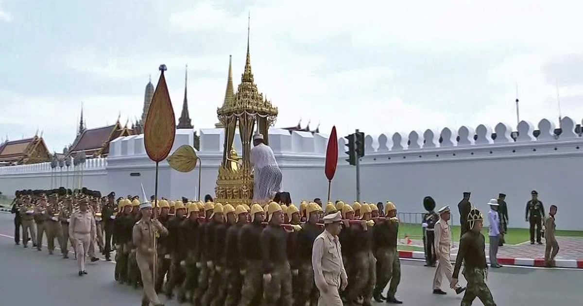 ซ้อมริ้วขบวนพระบรมราชอิสริยยศ พร้อมจัดระเบียบผู้เข้าร่วมชม