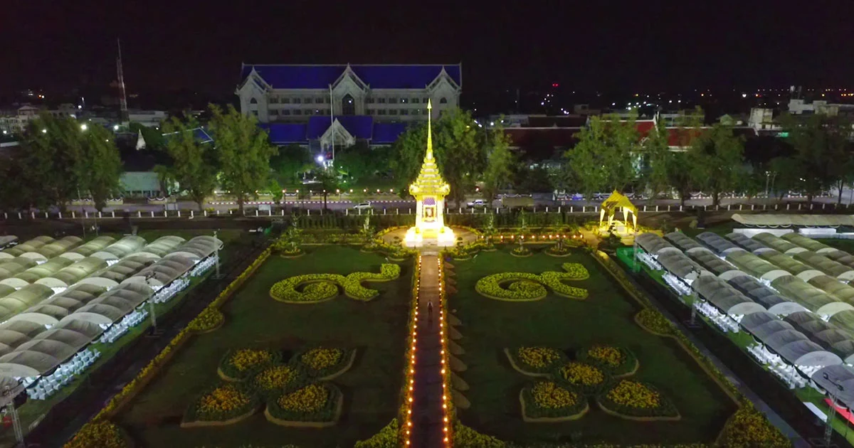วิจิตรตระการตา ชมภาพพระเมรุมาศจำลอง จ.ชัยนาท