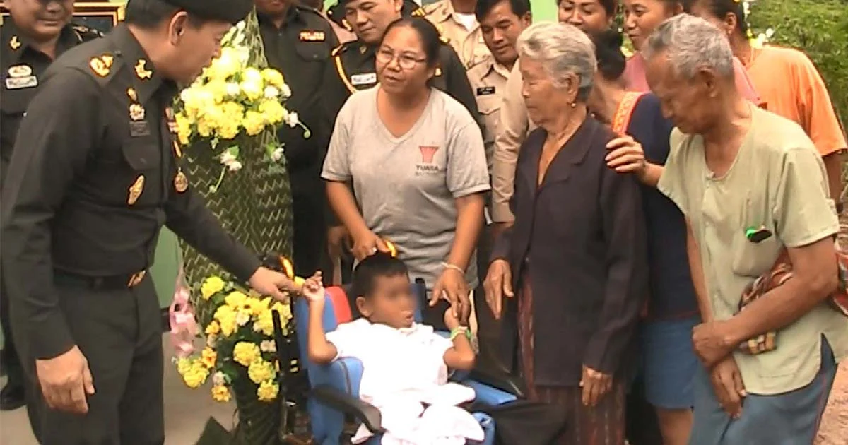 ทหารกองทัพไทย ช่วยสร้างบ้านให้ 2 ย่าหลานไร้ที่พึ่ง ถวายเป็นพระราชกุศล