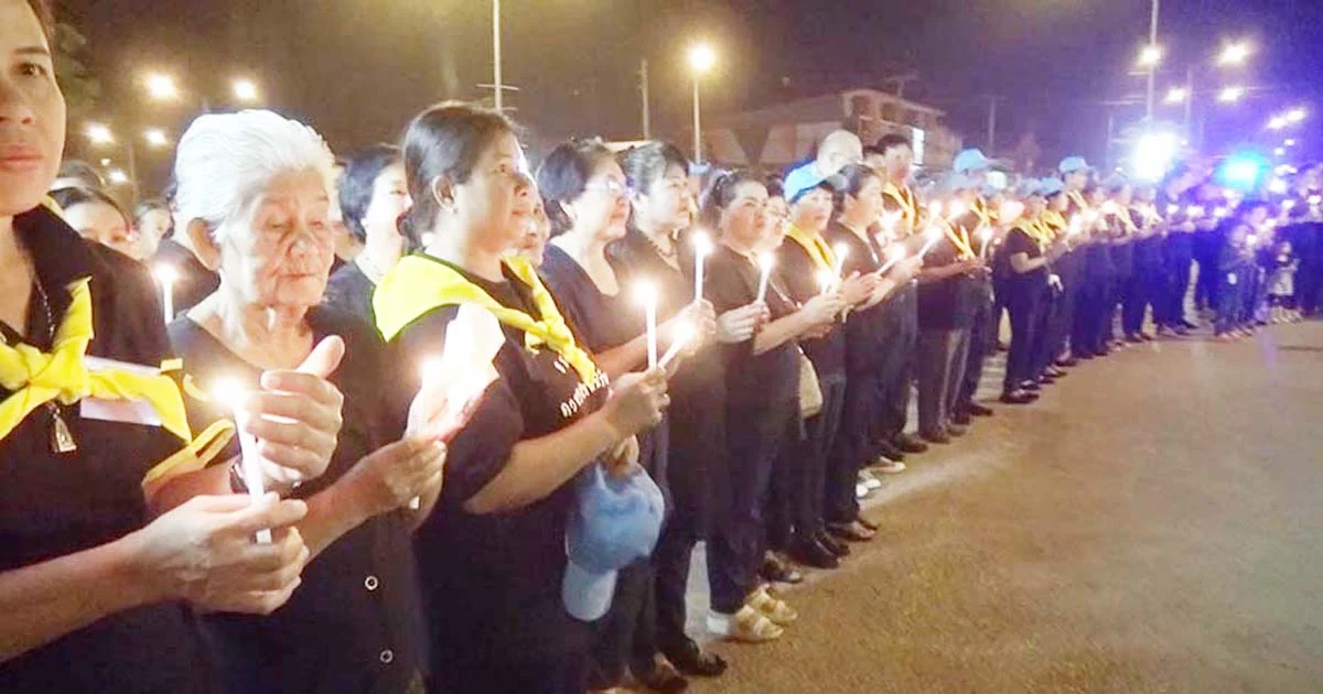 จิตอาสาชายแดนสระแก้วหลั่งน้ำตา จุดเทียนส่งเสด็จพ่อสู่สวรรคาลัย