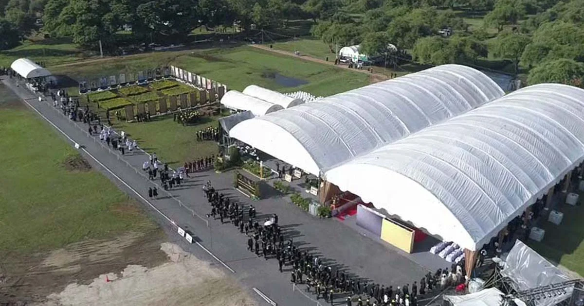 ชาวอยุธยาเรือนแสน ร่วมถวายดอกไม้จันทน์ ณ พระเมรุมาศจำลอง