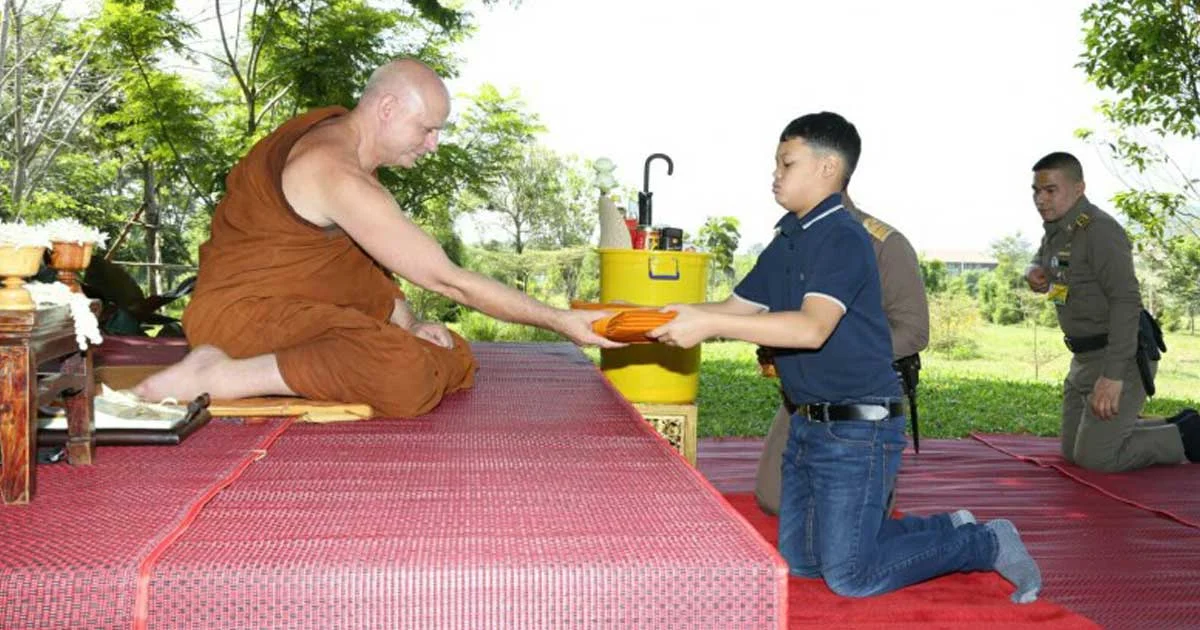 “พระองค์ที” เสด็จฯ บำเพ็ญพระกุศล ณ สถานปฏิบัติธรรมบ้านไร่ทอสี