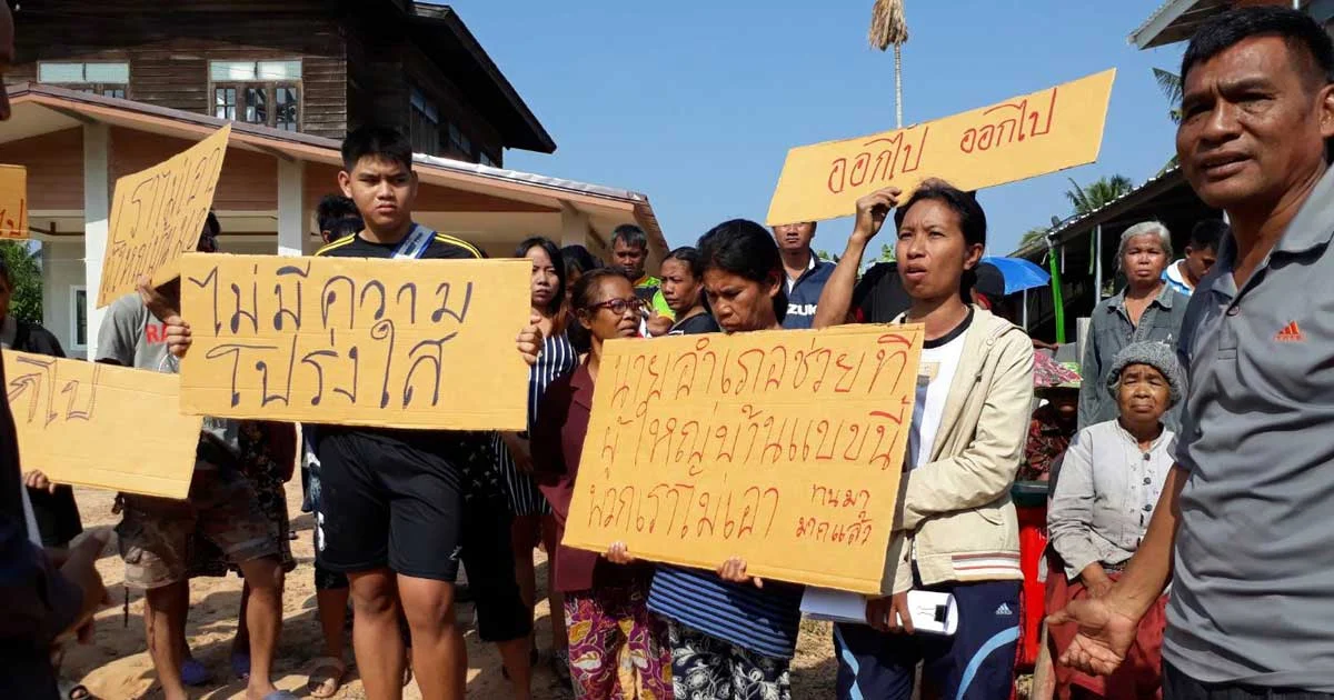 ลุกฮือ ! ขับไล่ผู้ใหญ่บ้าน กล่าวหาไม่โปร่งใส ขณะอีกฝ่ายโต้ลั่น พร้อมสู้ทุกข้อกล่าวหา