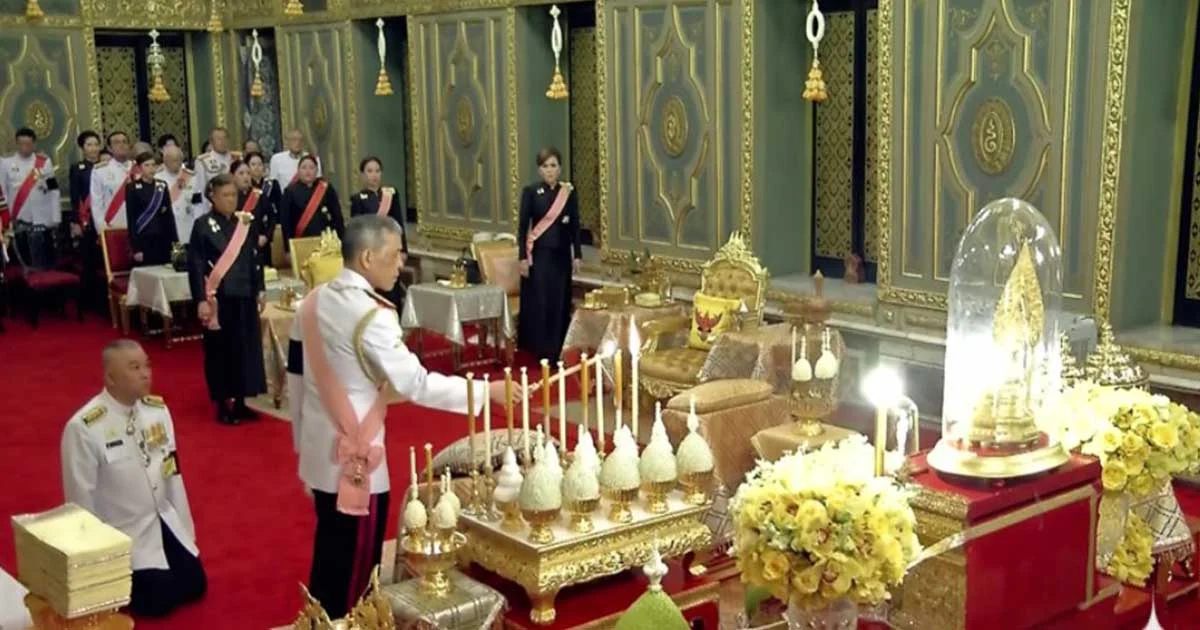 ร.10 และพระบรมวงศานุวงศ์ ทรงประกอบพระราชพิธีอัญเชิญพระบรมราชสรีรางคาร